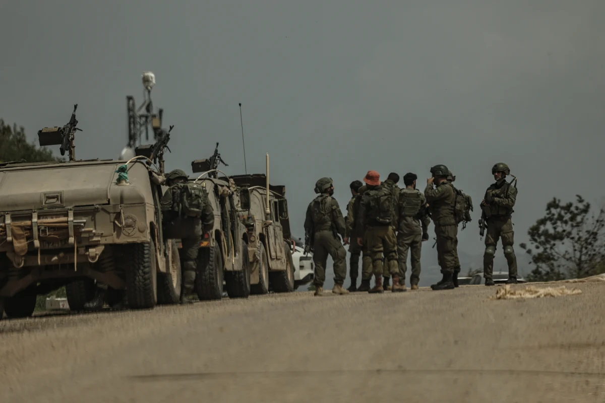 Izraelskie wojsko ogłosiło ustanowienie w Libanie „żółtej linii”, wzorowanej na tej w Strefie Gazy – podaje agencja AFP. Siły Obronne Izraela potwierdziły też przeprowadzenie w ciągu ostatnich 24 godzin ataków na cele libańskiej organizacji terrorystycznej Hezbollah.