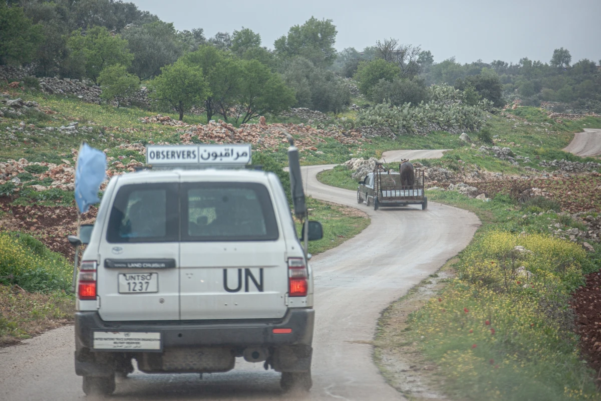 Francuski żołnierz zginął, a trzech kolejnych zostało rannych podczas ataku na siły pokojowe UNIFIL w Libanie. O śmierci sierżanta poinformował prezydent Francji Emmanuel Macron we wpisie na platformie X. "Francja żąda, aby władze Libanu natychmiast aresztowały osoby odpowiedzialne za ten atak" – napisał.