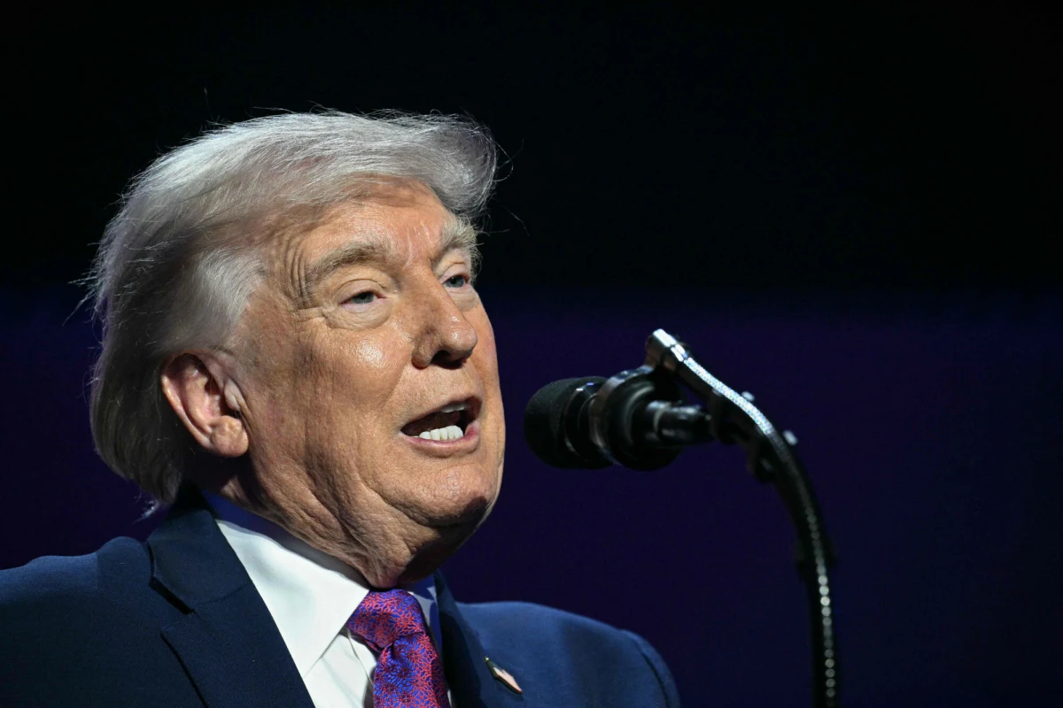 W poniedziałek wieczorek przedstawiciele Stanów Zjednoczonych pojawią się w Islamabadzie, gdzie odbędą się negocjacje z Iranem - wynika ze wpisu prezydenta USA na platformie Truth Social. Donald Trump zagroził, że w razie fiaska rozmów "Stany Zjednoczone zniszczą każdą elektrownię i każdy most w Iranie".