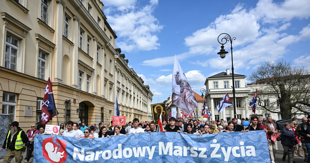Narodowy Marsz Życia przeszedł ulicami Warszawy. Dołączył prezydent