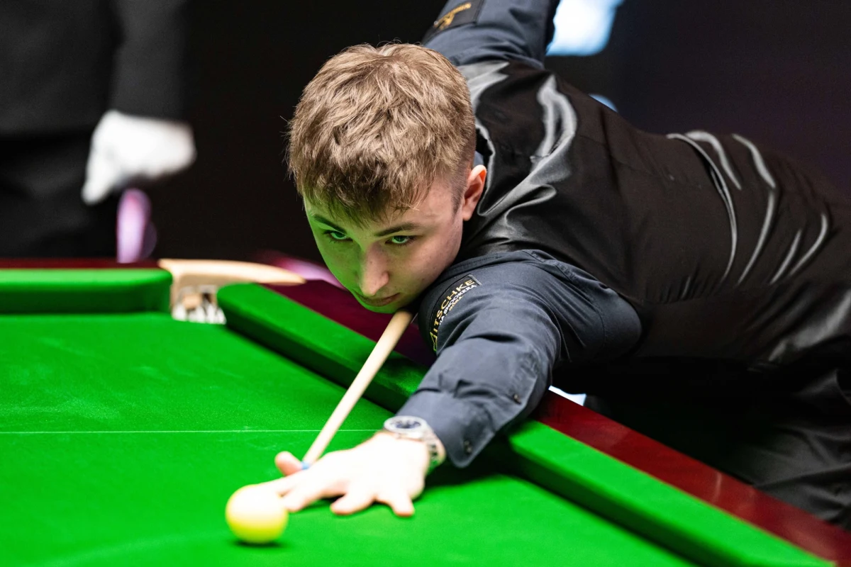 Antoni Kowalski, pierwszy Polak w historii, który wystąpił w głównej fazie snookerowych mistrzostw świata w Sheffield, zakończył swoją przygodę na etapie 1/16 finału. W starciu z utytułowanym Walijczykiem Markiem Williamsem młody zawodnik przegrał 4:10.