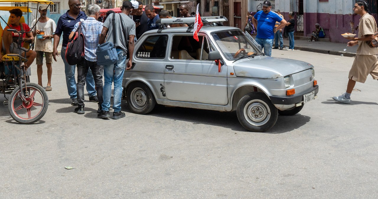 Polak zrobił biznes na Fiacie 126p. Sklep otworzył na drugim końcu świata