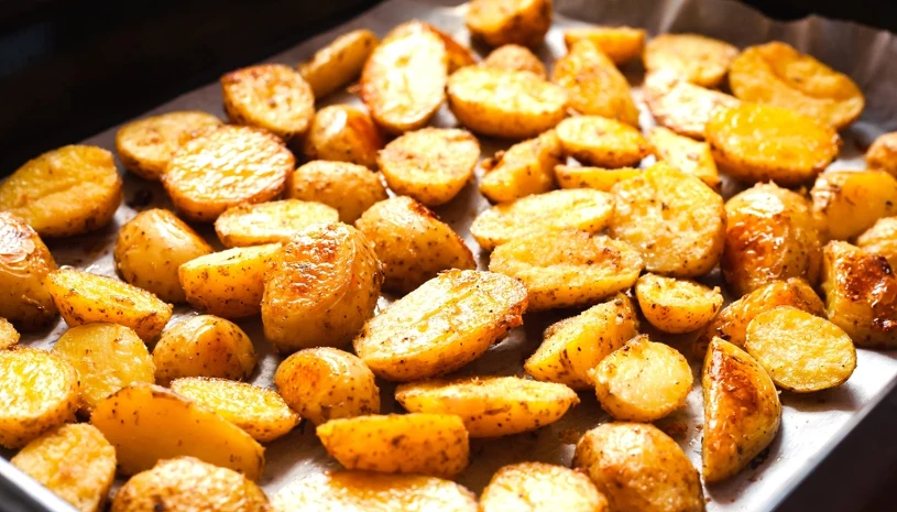 Dodaj do pieczonych ziemniaków. Będą bardziej chrupiące niż frytki