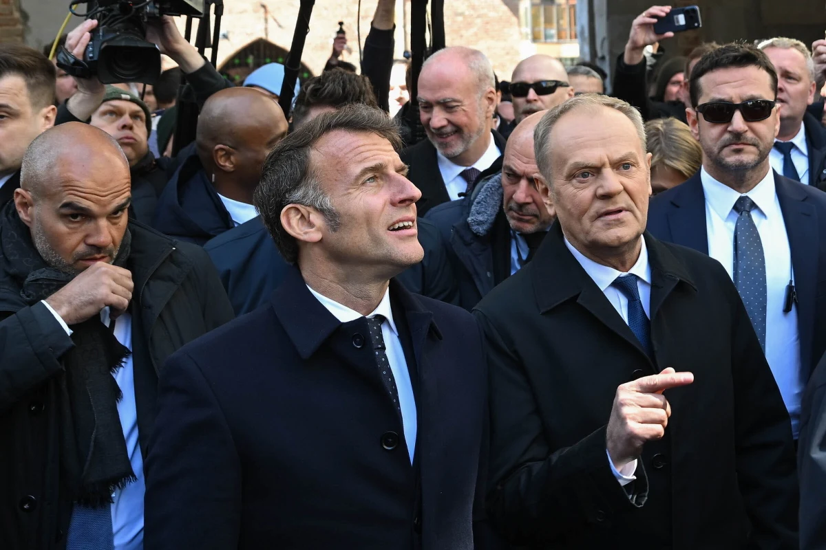 Prezydent Francji Emmanuel Macron przybył do Gdańska na I Polsko-Francuski Szczyt Międzyrządowy z okazji Dnia Przyjaźni Polsko-Francuskiej. Powitał go premier Donald Tusk. Rozmowy polityków mają dotyczyć m.in. bezpieczeństwa i relacji sojuszniczych.