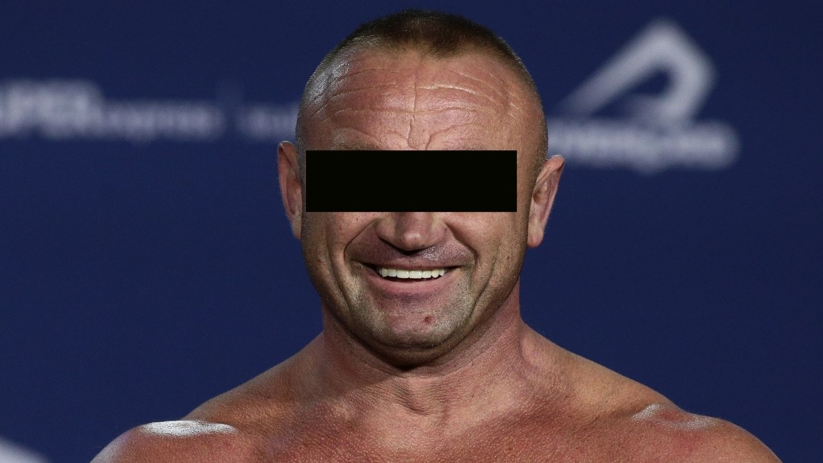 Znany strongman oskarżony o reklamę hazardu. Mariusz P. nie stawił się w sądzie