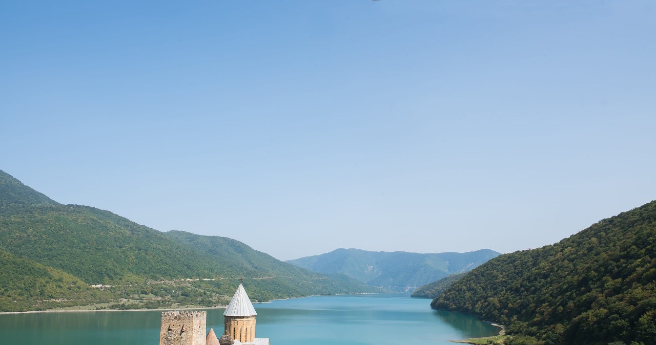 Nietypowy kierunek na majówkę. Blisko, tanio, a widoki zachwycają