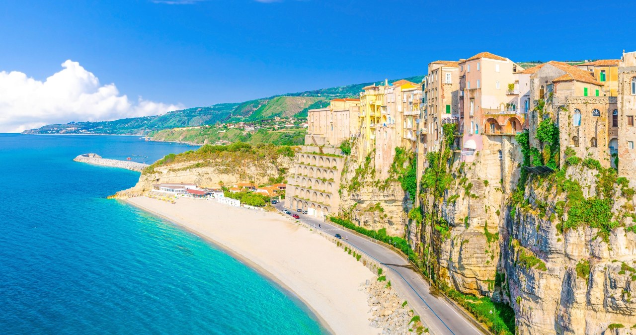 Perła południowych Włoch. Zachwycające plaże i urokliwe miasteczka