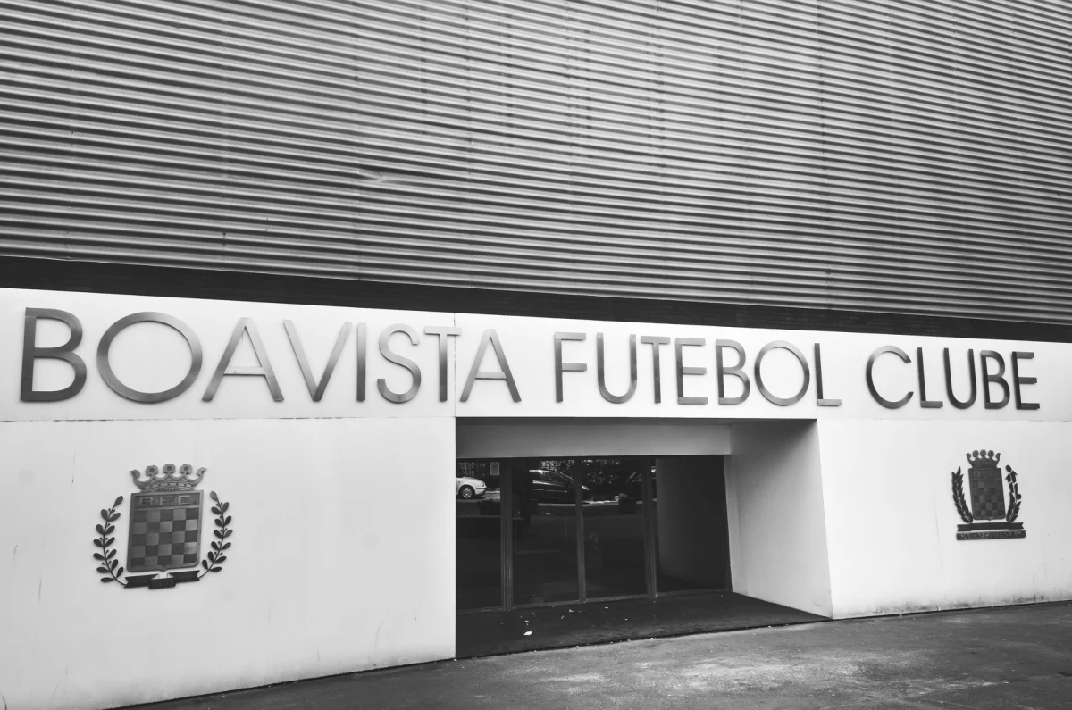 Stadion Bessa w Porto wystawiony na sprzedaż. Obiekt, zmodernizowany na Euro 2004, trafił na licytację z powodu kłopotów finansowych Boavisty. Słynny klub szuka rozwiązań w trudnej sytuacji ekonomicznej.