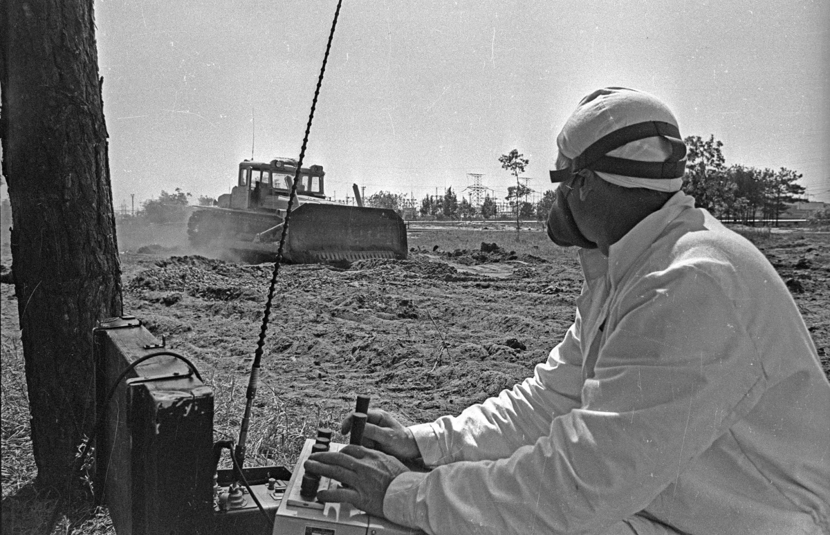 W niedzielę mija 40 lat od największej katastrofy jądrowej w historii - w Czarnobylu. Chmury radioaktywnego materiału rozniosły się nad dużą częścią Europy. Jednym z setek tysięcy "likwidatorów" sprowadzonych do usuwania skutków wybuchu reaktora był Petro Hurin. Pracował wówczas w 40-osobowym zespole. Do tej pory żyje pięć osób z tej grupy. Hurin wciąż odczuwa skutki tych wydarzeń.