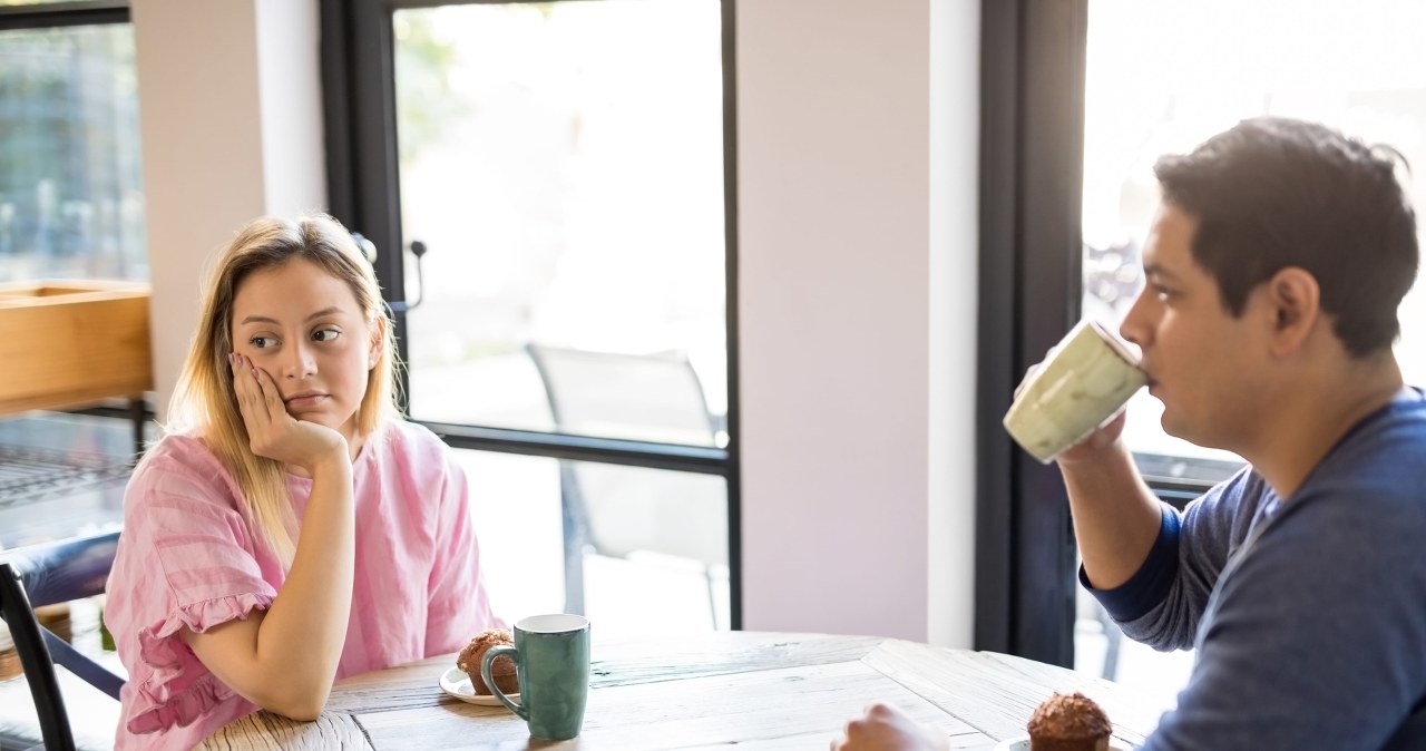 Takich facetów nazywają "foliowymi torebkami". Kobiety mówią o nich głośno