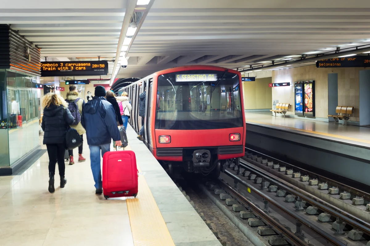 Komisja Europejska wyraziła zgodę na udział spółki PESA w konsorcjum kierowanym przez Mota-Engil, ubiegającym się o kontrakt na budowę i zaprojektowanie linii metra "Violet" w Lizbonie - poinformowała KE. Zastąpi portugalską spółkę CRRC. 