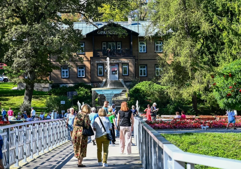 Resort zapowiedział czeki na noclegi. "Projekt nie ma wciąż rąk ani nóg"