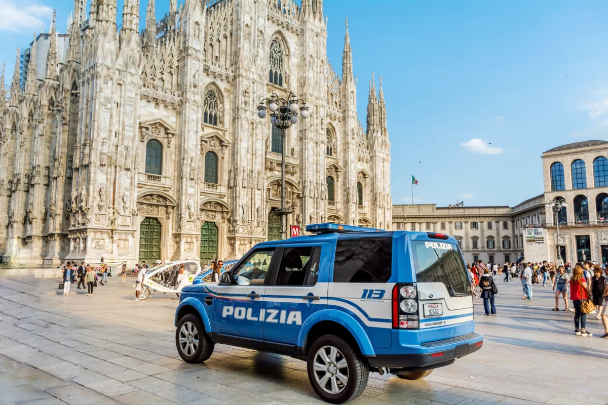 Afera obyczajowa wstrząsnęła włoskim futbolem. W sprawę zamieszanych jest co najmniej 70 piłkarzy Serie A. Właściciele agencji eventowej zapraszali ich na kolacje w luksusowych restauracjach z dziewczynami oferującymi płatny seks. Spotkania następnie były kontynuowane w pokojach hotelowych lub nocnych klubach z użyciem gazu rozweselającego, określanego w aktach jako "baloniki". Prokuratura w Mediolanie prowadzi śledztwo w sprawie ułatwiania prostytucji oraz czerpania z niej korzyści. 