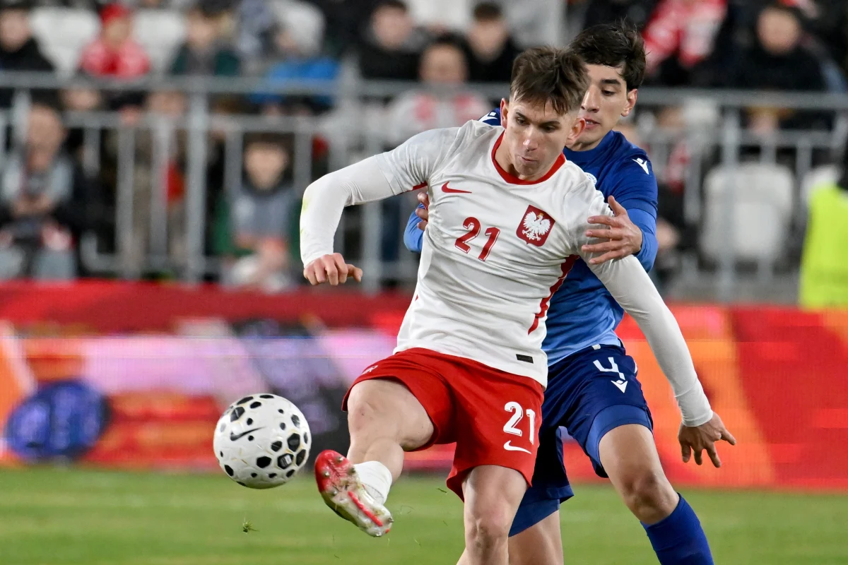 Marcel Reguła może zasilić Benficę Lizbona. Władze portugalskiego klubu potwierdziły zainteresowanie 19-letnim piłkarzem Zagłębia Lubin.