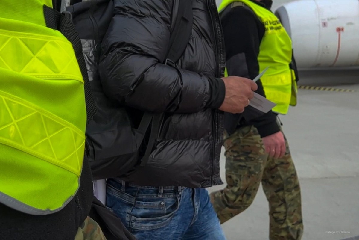 Deportowani z Polski. Samolot wystartował z Łodzi