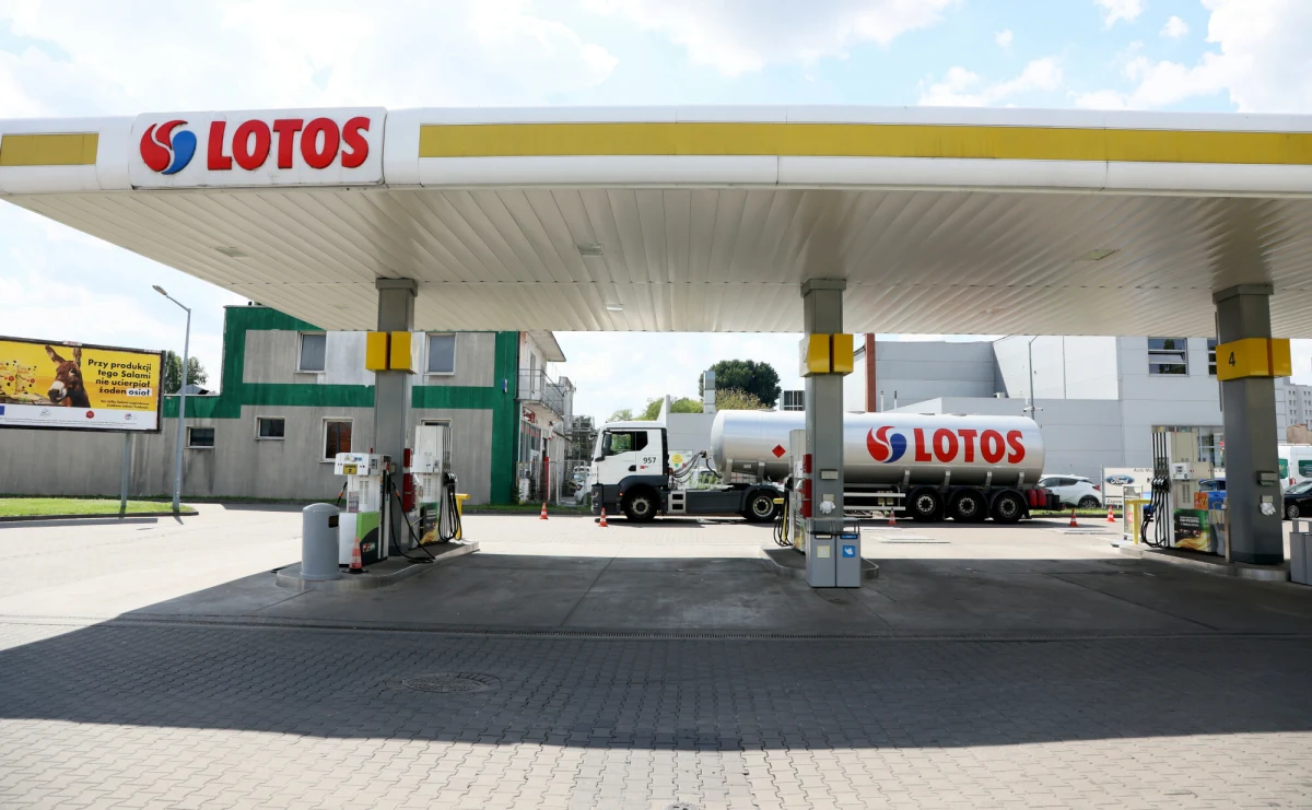 Wnioski o pomoc prawną do Węgier wyśle w najbliższych dniach Prokuratura Krajowa prowadząca śledztwo w sprawie podejrzeń nieprawidłowości przy fuzji Lotosu z Orlenem - dowiedział się reporter RMF FM. Odsunięcie od władzy Viktora Orbana może oznaczać przełom w wątku postępowania dotyczącym przejęcia przez węgierski MOL stacji benzynowych Lotosu. Dlaczego może dojść do przełomu?