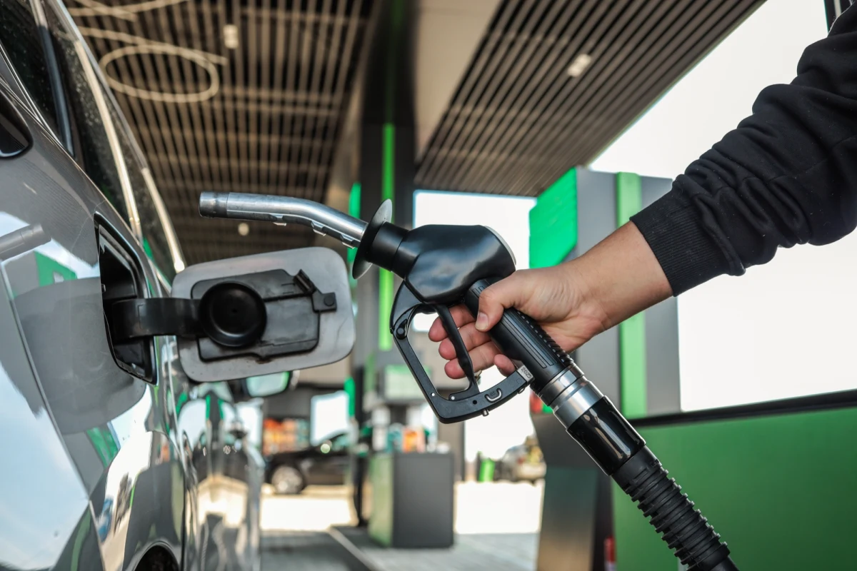 Minister energii ogłosił maksymalne ceny paliw w Polsce, które obowiązywać będą w czwartek 23 kwietnia. Litr benzyny 95 kosztować będzie 5,97 zł, benzyny 98 - 6,56 zł, a oleju napędowego - 6,71 zł.