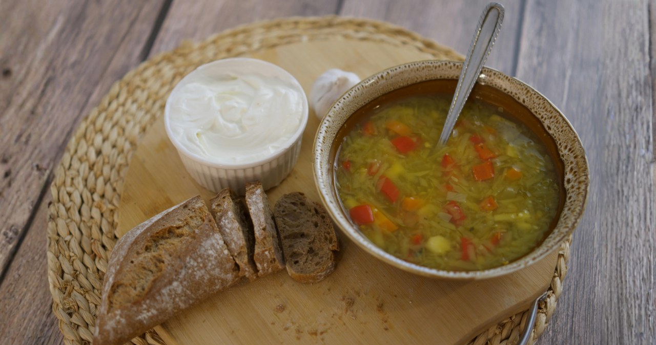 Wspiera pracę jelit i pomaga przy wzdęciach. Lekka zupa na lepsze trawienie