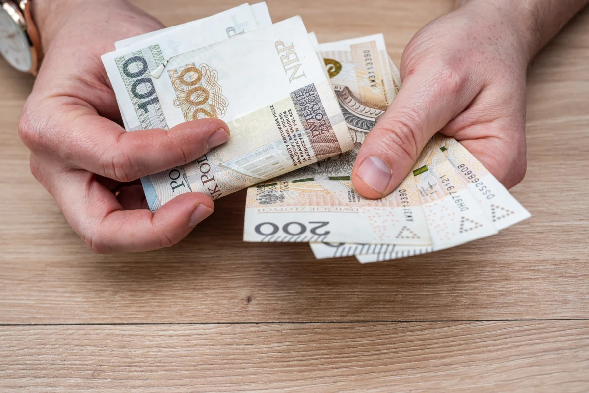 Wczasy w tym roku zapowiadają się wyjątkowo atrakcyjnie dla pracowników. Rekordowe środki w Zakładowym Funduszu Świadczeń Socjalnych (ZFŚS) otwierają szansę na solidne wsparcie finansowe. Jak zaplanować urlop i złożyć wniosek? Sprawdzamy najważniejsze zasady i terminy.