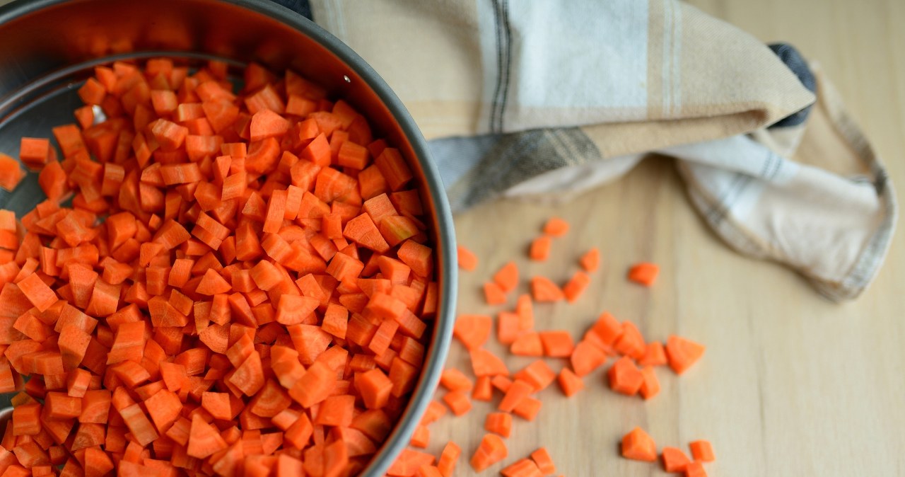 Kapitalny dodatek do obiadu. Marchewka gotowana na parze to hit