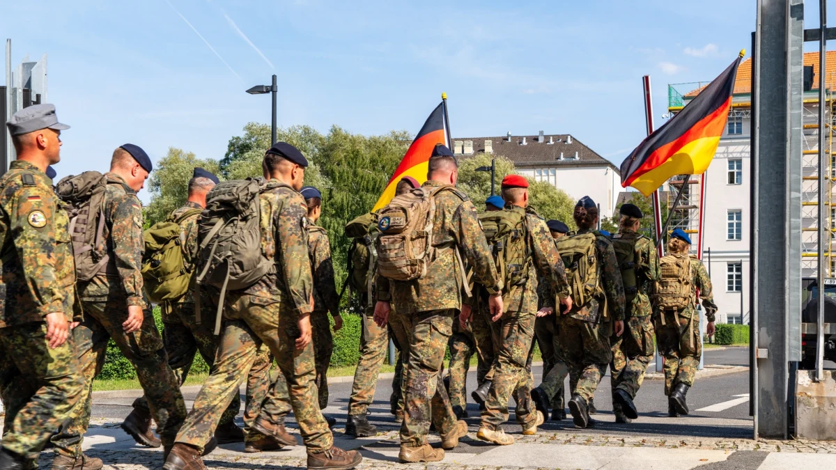 Co najmniej 460 tys. żołnierzy ma liczyć niemiecka armia do 2035 r. - wynika z przedstawionej w środę strategii Bundeswehry na nadchodzące lata. Jak mówił szef niemieckiego MON Boris Pistorius, to odpowiedź na rosnące zagrożenie atakiem Rosji na państwa NATO. "Przekształcamy Bundeswehrę w najsilniejszą armię konwencjonalną w Europie" - mówił minister obrony Niemiec