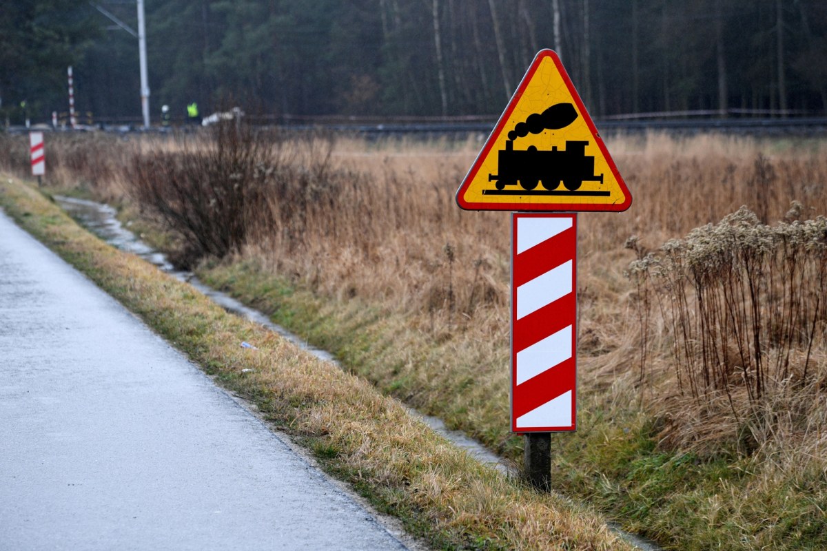 Nastolatki przebiegały przez tory, potrącił je szynobus. Tragedia niedaleko Goleniowa