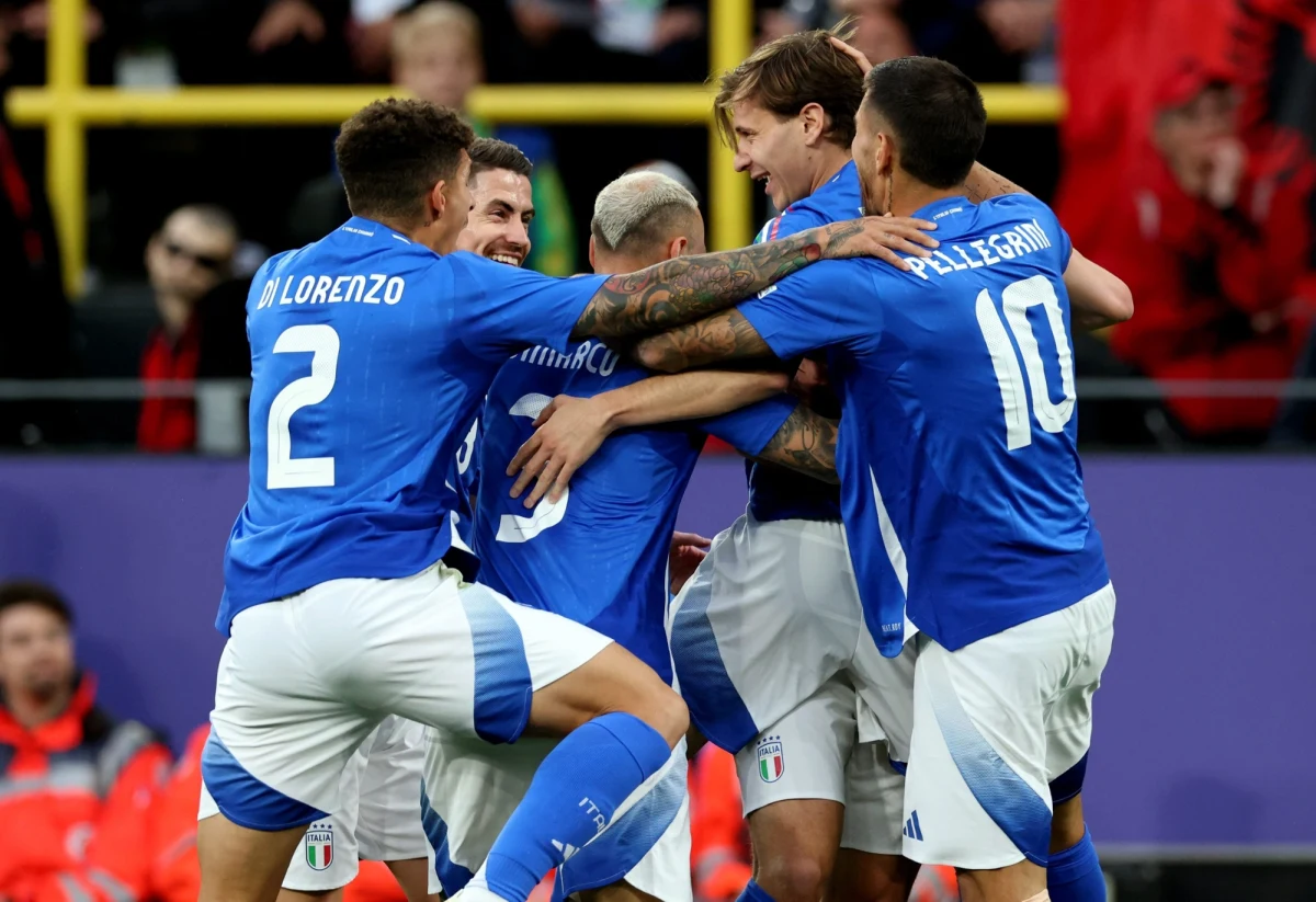 Paolo Zampolli, specjalny wysłannik USA ds. globalnych partnerstw, zwrócił się do FIFA z prośbą o włączenie włoskiej kadry do tegorocznych piłkarskich mistrzostw świata w miejsce Iranu. Jak donosi "Financial Times", FIFA na razie nie zgodziła się na taką zamianę.