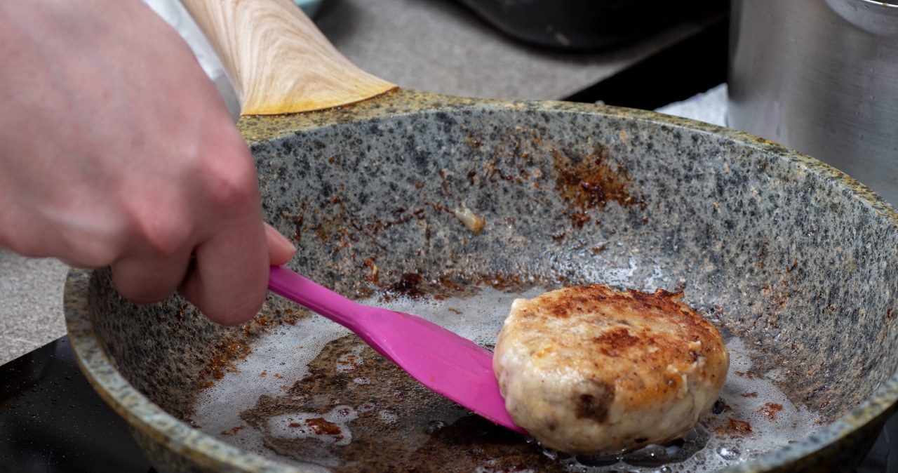 Kotlety mielone smażę na takim tłuszczu. Nie przypalają się, a wychodzą chrupiące