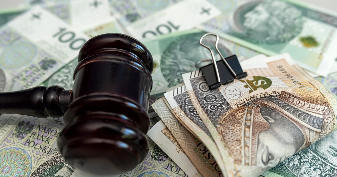 TSUE otworzył drogę do darmowego kredytu? Banki studzą optymizm // Koniec odsetek od prowizji banków. "Wpływ na sytuację tysięcy kredytobiorców"