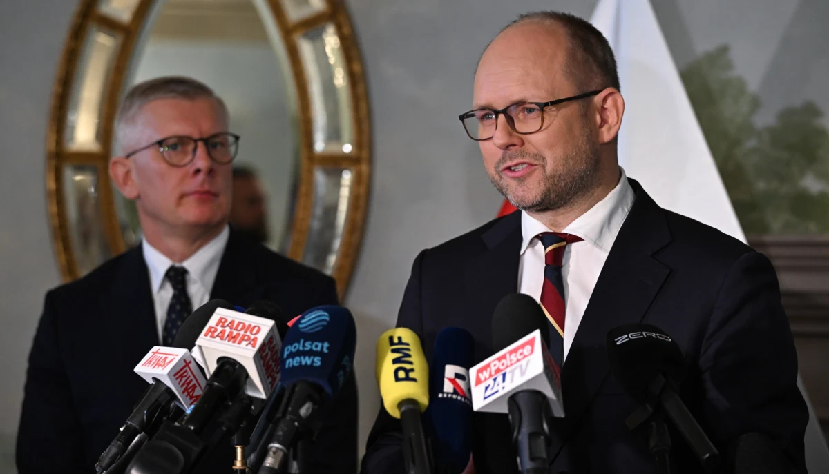 Wracam przede wszystkim do roli publicysty i komentatora politycznego - pisze w mediach społecznościowych Sławomir Cenckiewicz po tym, jak ogłosił, że rezygnuje ze stanowiska Szefa Biura Bezpieczeństwa Narodowego. W Sejmie aż huczy od spekulacji na temat powodów, które zdecydowały o rezygnacji współpracownika Karola Nawrockiego. 