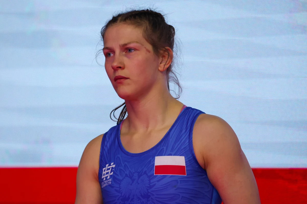 Polka ​Jowita Wrzesień wywalczyła w Tiranie srebrny medal zapaśniczych mistrzostw Europy w wadze 59 kg. Pojedynek o brąz w kategorii 50 kg przegrała Agata Gołuchowska-Walerzak. Do finałów awansowały dwie inne Polki, a dwie kolejne powalczą o brązowe medale.
