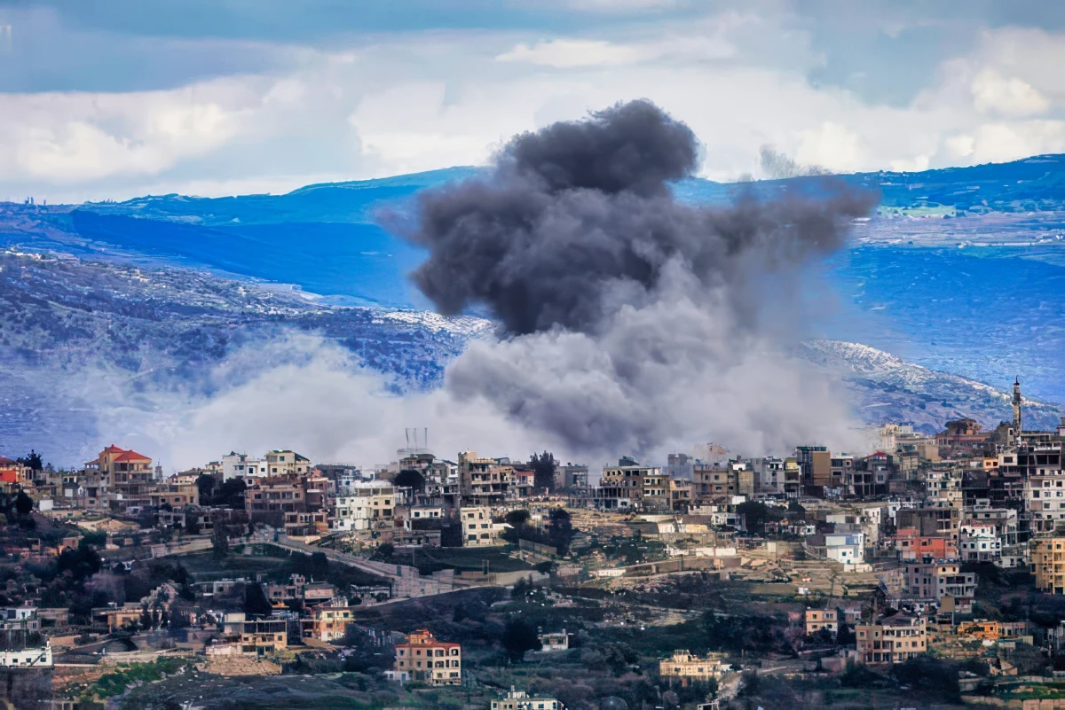​Prezydent USA Donald Trump poinformował w czwartek, że zawieszenie broni między Izraelem i Libanem będzie przedłużone o trzy tygodnie. Przekazał, że tego dnia spotkał się z przedstawicielami Izraela i Libanu w Gabinecie Owalnym.