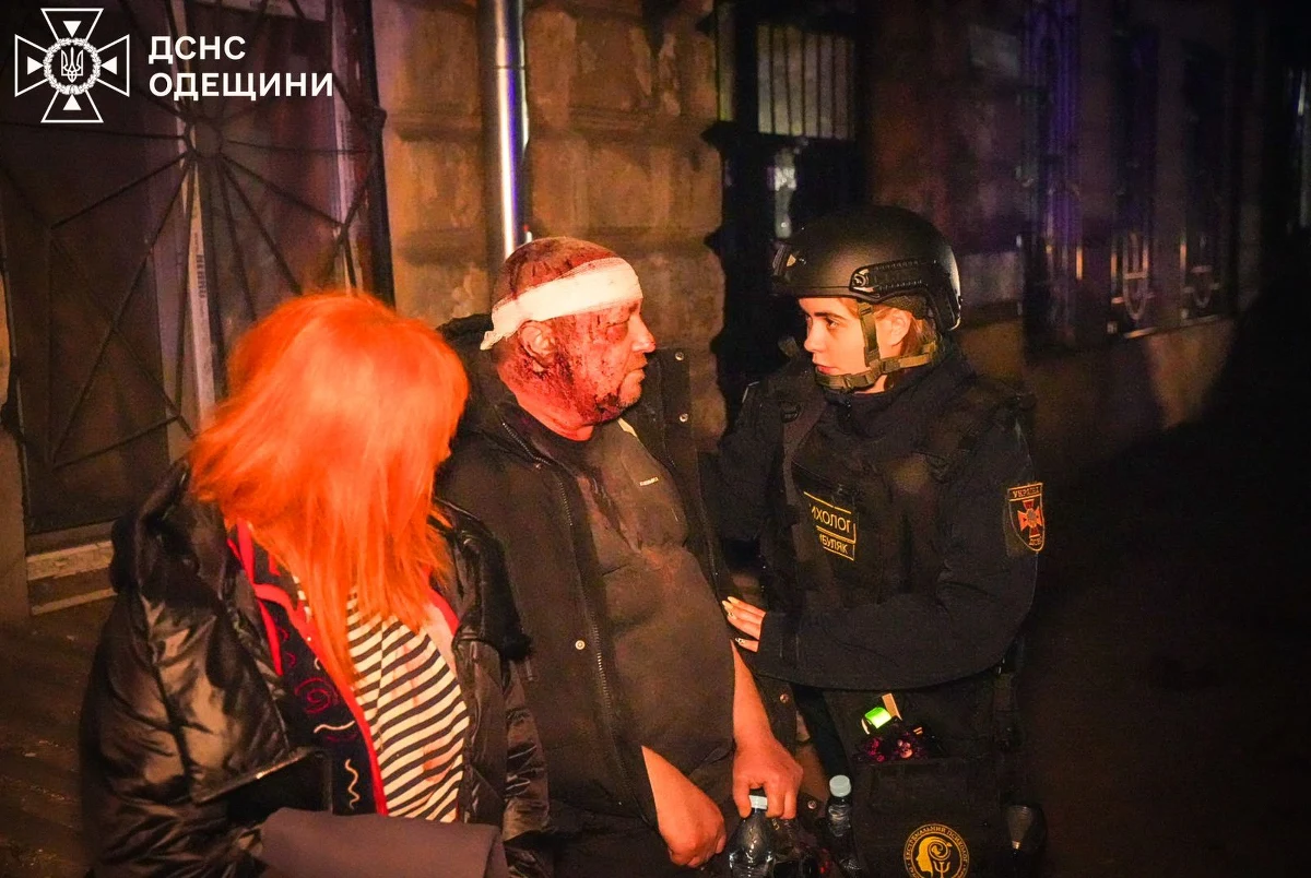 Co najmniej dwie osoby nie żyją, a 14, w tym dwójka dzieci, jest rannych - to dotychczasowy bilans ataku Rosjan na ukraińską Odessę. Putin nadal uderza w obiekty cywilne - drony trafiły m.in. w bloki. 