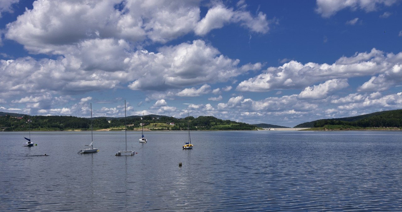 To jeziora zachwyca turystów. W sam raz na weekendowy wypad z Krakowa