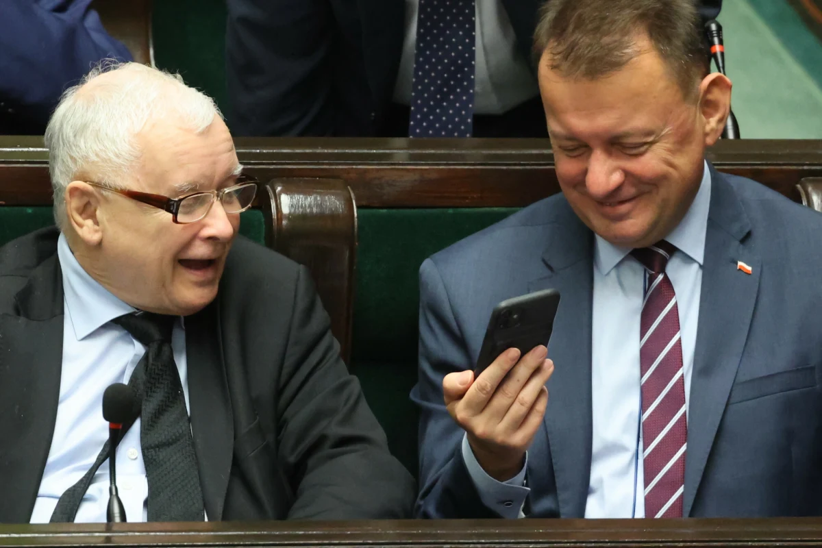 Koalicjanci poza Sejmem, PiS nieco bliżej KO - tak wynika z najnowszego sondażu Instytutu Badań Pollster wykonanego dla "Super Expressu".