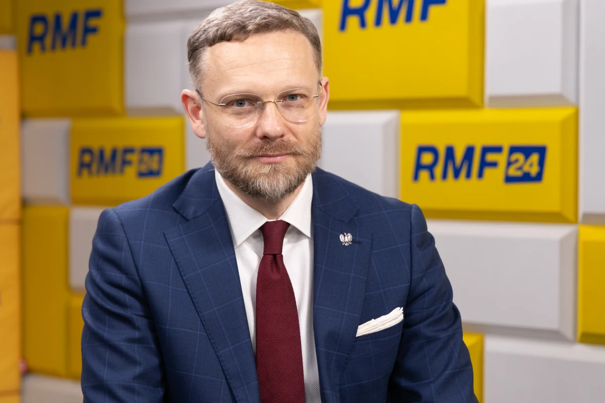 "To była decyzja w oparciu o odpowiedzialność za państwo, za BBN, za administrację pana prezydenta i za samego prezydenta" – tak skomentował rezygnację Sławomira Cenckiewicza z funkcji szefa Biura Bezpieczeństwa Narodowego w Porannej rozmowie w RMF FM Zbigniew Bogucki, szef kancelarii prezydenta. Jak zaznaczył, nie było żadnego konfliktu z Cenckiewiczem. 