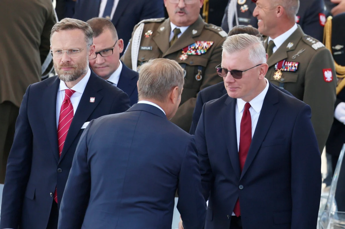 "Sławomir Cenckiewicz jest człowiekiem dość szczerym i wykłada z reguły "kawa na ławę" to, co myśli. To jest jego niewątpliwie zaleta, ale też to zawsze wiąże się z ryzykiem, no więc go wykończyli" - powiedział premier Donald Tusk, komentując rezygnację Cenckiewicza z funkcji szefa BBN.