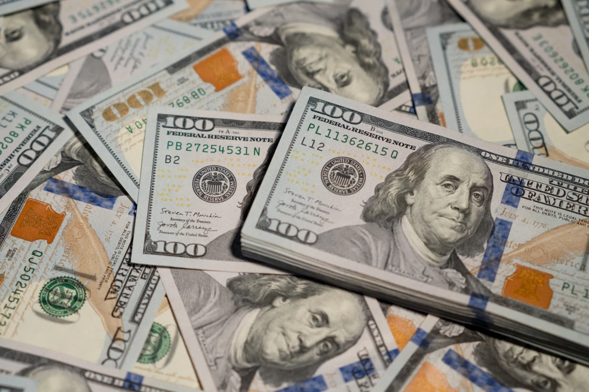 Departament Stanu USA wyznaczył nagrodę w wysokości 10 milionów dolarów za informacje prowadzące do ujęcia Abu Ala al-Walai, przywódcy irackiej, proirańskiej grupy Kataib Said al-Szuhada. Zdaniem Amerykanów to jeden z najbardziej poszukiwanych terrorystów na Bliskim Wschodzie, a jego działalność od lat destabilizuje region.