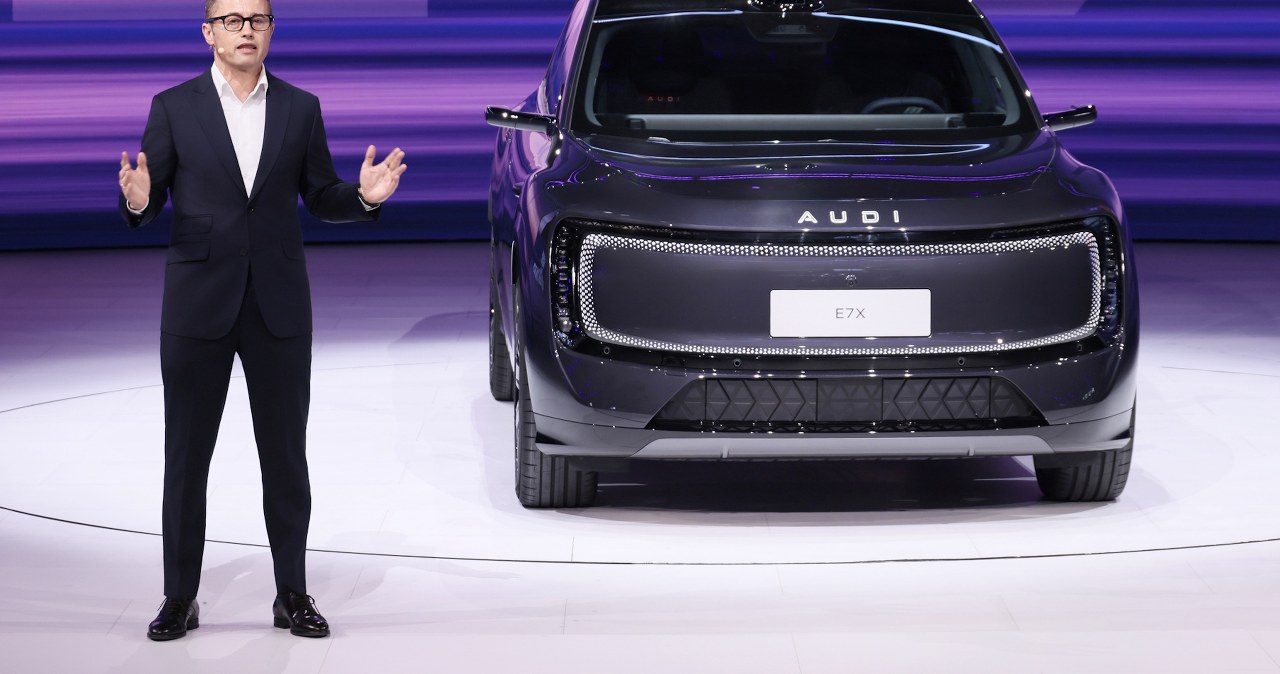 AUDI E7X to samochód, który może stać mobilnym kinem. Co jeszcze potrafi?