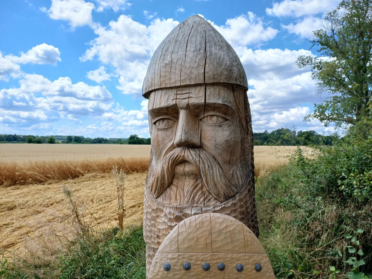 Najnowsze badania genetyczne przeprowadzone przez zespół polskich naukowców rzucają nowe światło na pochodzenie Piastów - pierwszej dynastii królewskiej w Polsce. Wyniki analiz DNA sugerują, że przodkowie Piastów mogli przybyć do kraju z północno-zachodniej Europy, co wywołało gorącą dyskusję w środowisku historyków i archeologów.