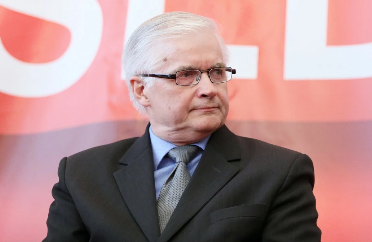 Sąd Okręgowy w Białymstoku uchylił uniewinnienie i warunkowo umorzył w piątek sprawę Włodzimierza Cimoszewicza. Były premier był oskarżony o potrącenie rowerzystki na przejściu dla pieszych w Hajnówce. Polityk ma zapłacić poszkodowanej 1 tys. zł nawiązki. Apelację składała prokuratura, która chciała uchylenia uniewinnienia i zwrotu sprawy do pierwszej instancji. Orzeczenie jest prawomocne.