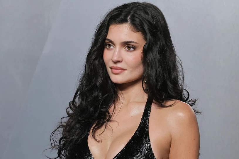Kylie Jenner w kostiumie z ogromnymi wycięciami. Eksperci komentują
