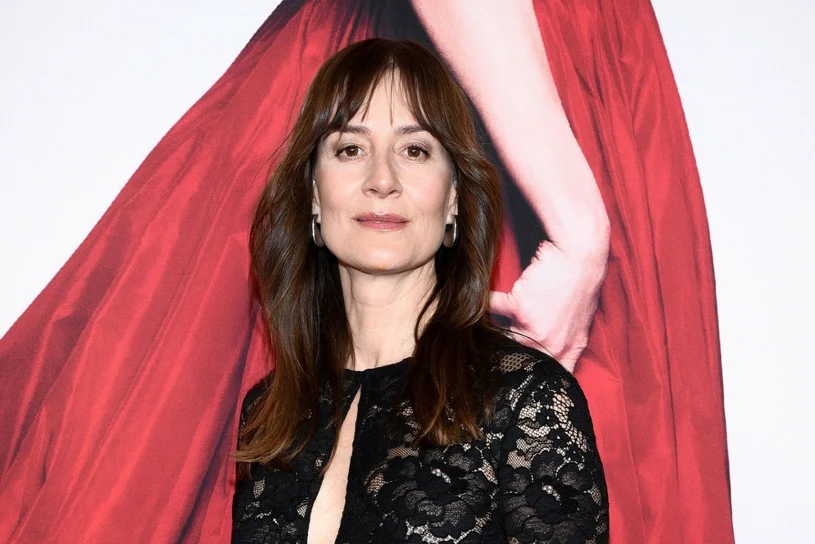 Wieczorowa suknia dla kobiet 50+. Ostaszewska wyglądała w niej zjawiskowo