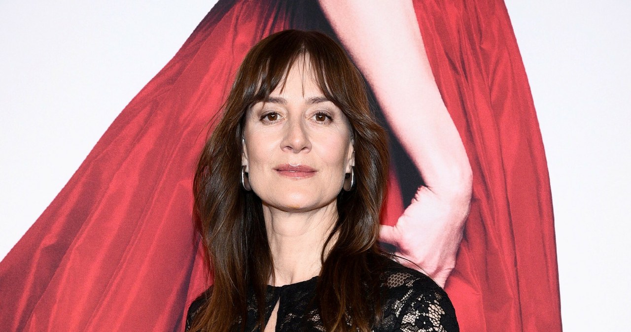 Wieczorowa suknia dla kobiet 50+. Ostaszewska wyglądała w niej zjawiskowo