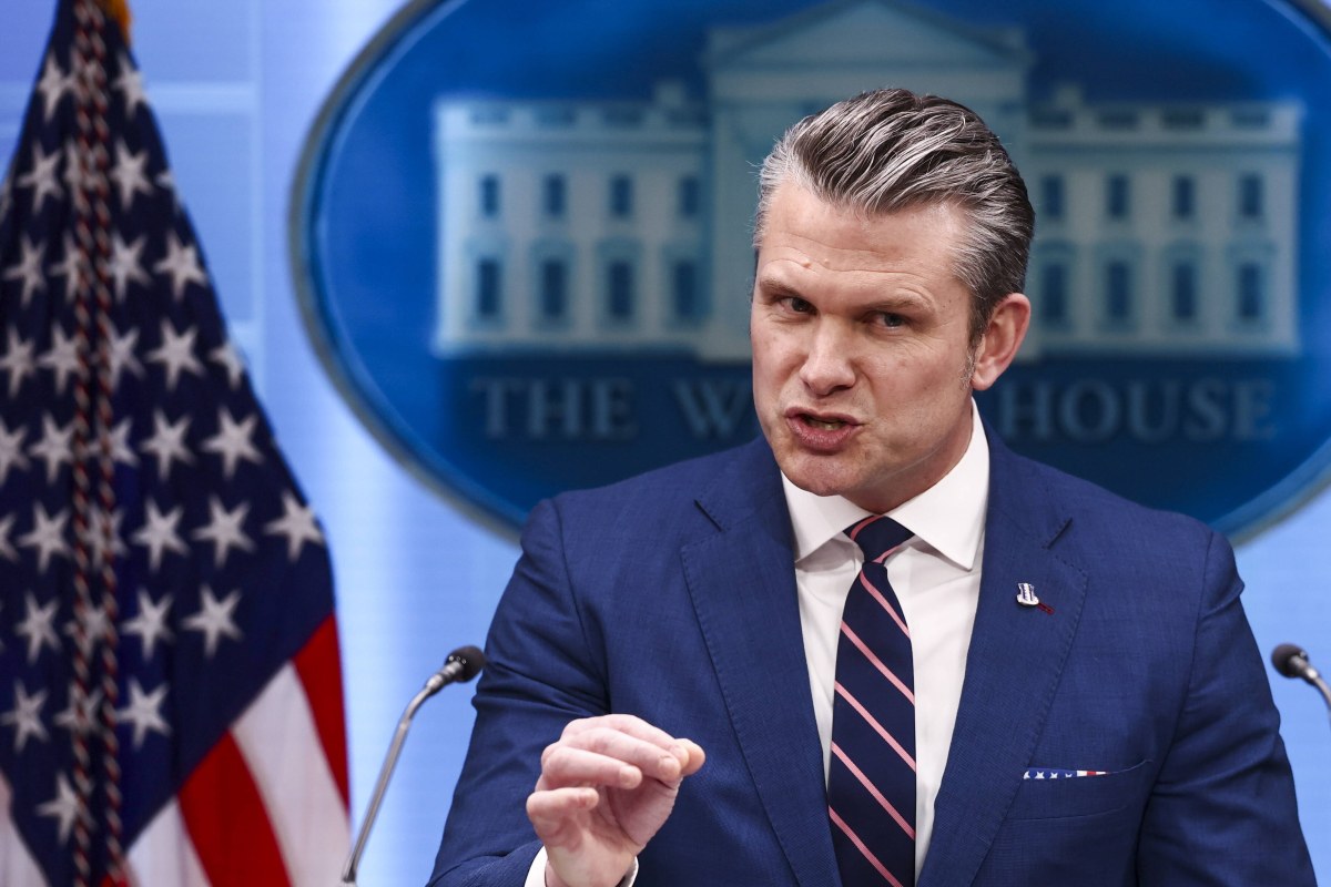 "Powinni przestać gadać i wsiąść do łodzi". Cierpkie słowa Hegsetha pod adresem Europy