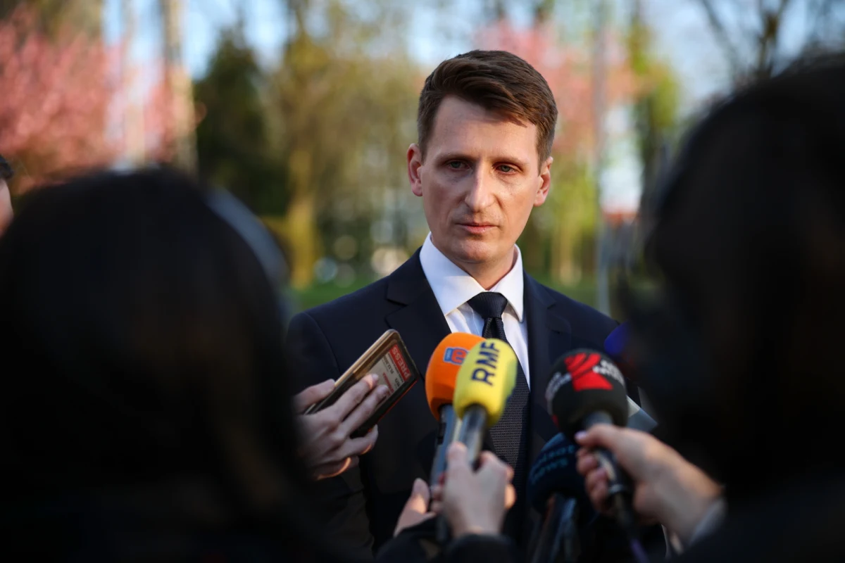 57-latek przyznał się do spowodowania wypadku, w którym zginął poseł Łukasz Litewka - przekazał w piątek wieczorem prokurator Bartosz Kilian, rzecznik prokuratury okręgowej w Sosnowcu. Śledczy najprawdopodobniej postawią mu zarzut spowodowania wypadku ze skutkiem śmiertelnym.