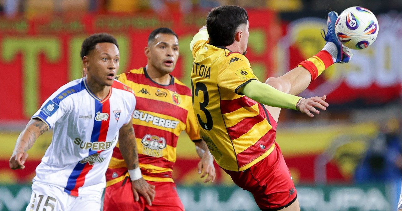 Koszmar powrócił. Samobój w hicie Ekstraklasy. Lider tabeli pod ścianą