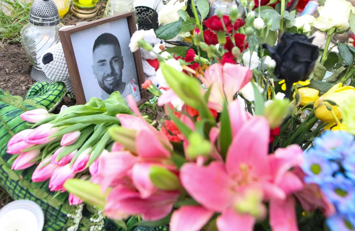 ​Sąd zdecydował o trzymiesięcznej izolacji 57-letniego kierowcy, który śmiertelnie potrącił posła Lewicy Łukasza Litewkę. Mężczyzna może jednak opuścić areszt po wpłacie 40 tys. zł kaucji. Prokuratura analizuje decyzję sądu i nie wyklucza złożenia zażalenia. Śledczy apelują o zgłaszanie się świadków tragicznego zdarzenia.