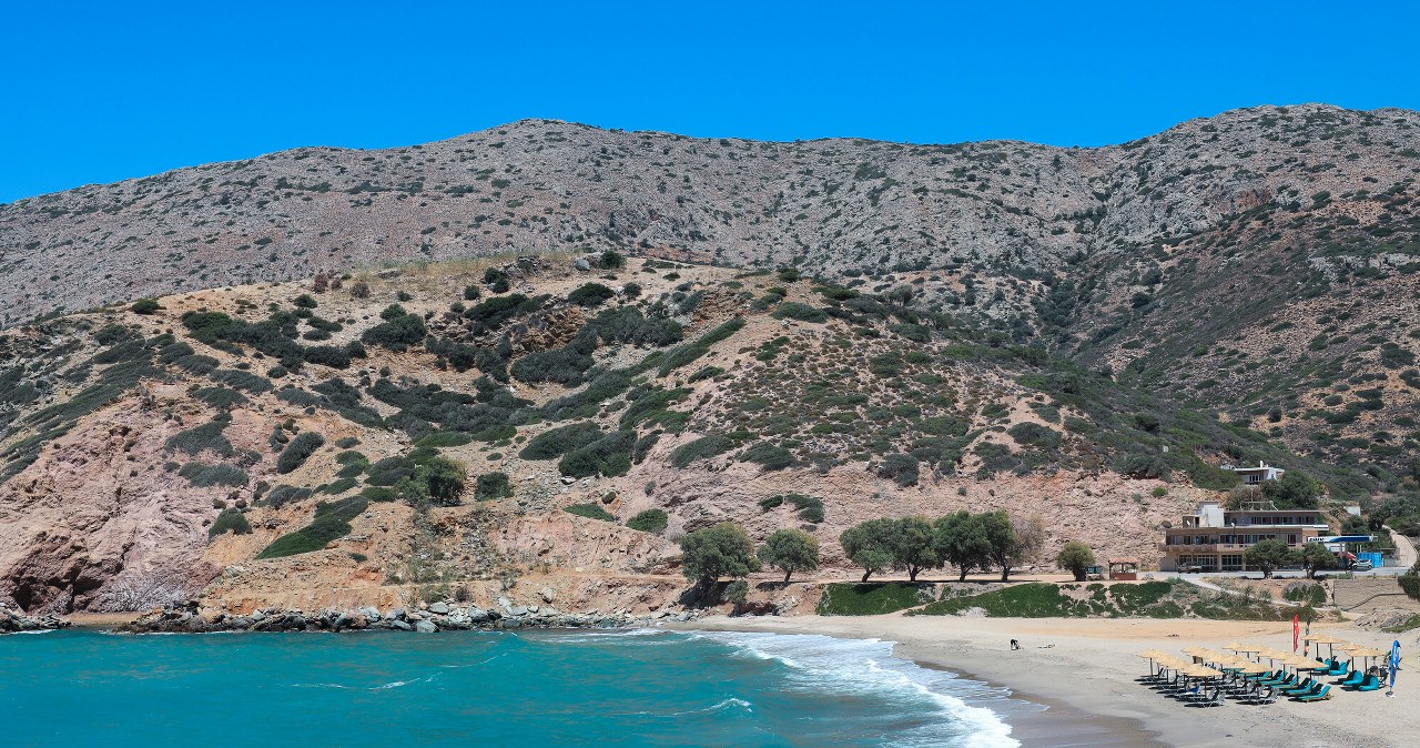 Rząd mówi "dość" parasolom i leżakom. Kolejne greckie plaże z zakazem