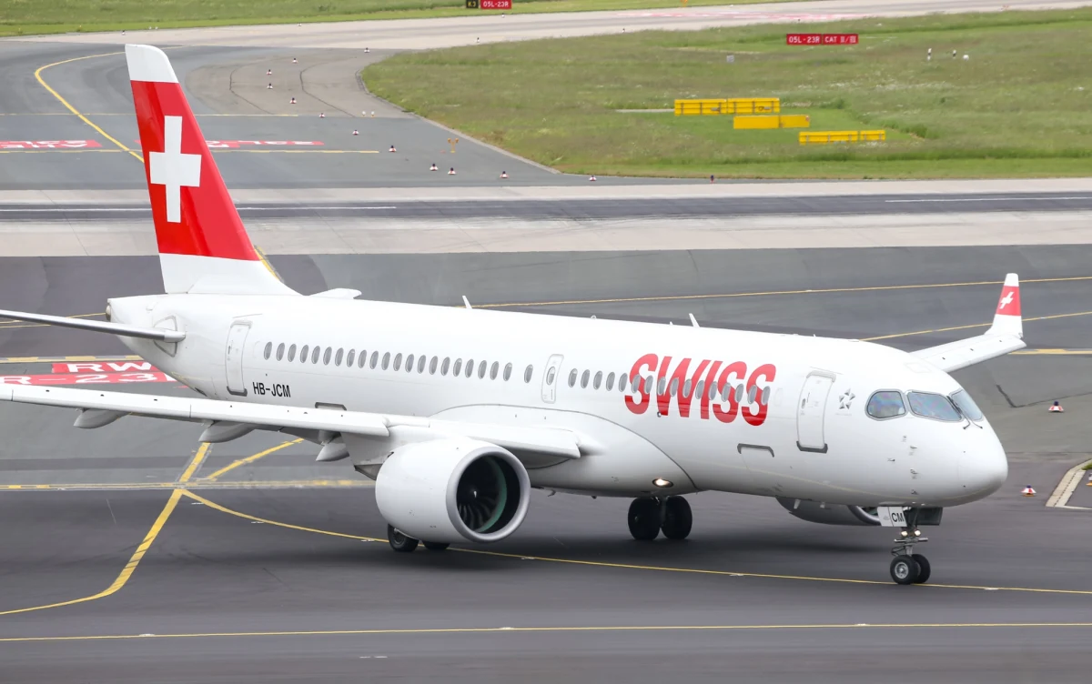 Sześć osób zostało rannych w trakcie ewakuacji z samolotu linii lotniczych SWISS. Tuż przed startem maszyny, która miała lecieć z Delhi do Zurychu, doszło do awarii i zapłonu jednego z silników.